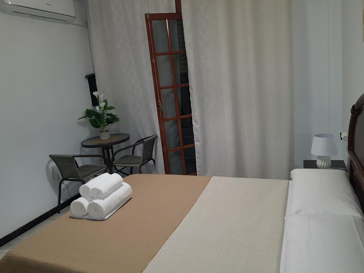 Pension Yna Holiday Μάλαγα Εξωτερικό φωτογραφία